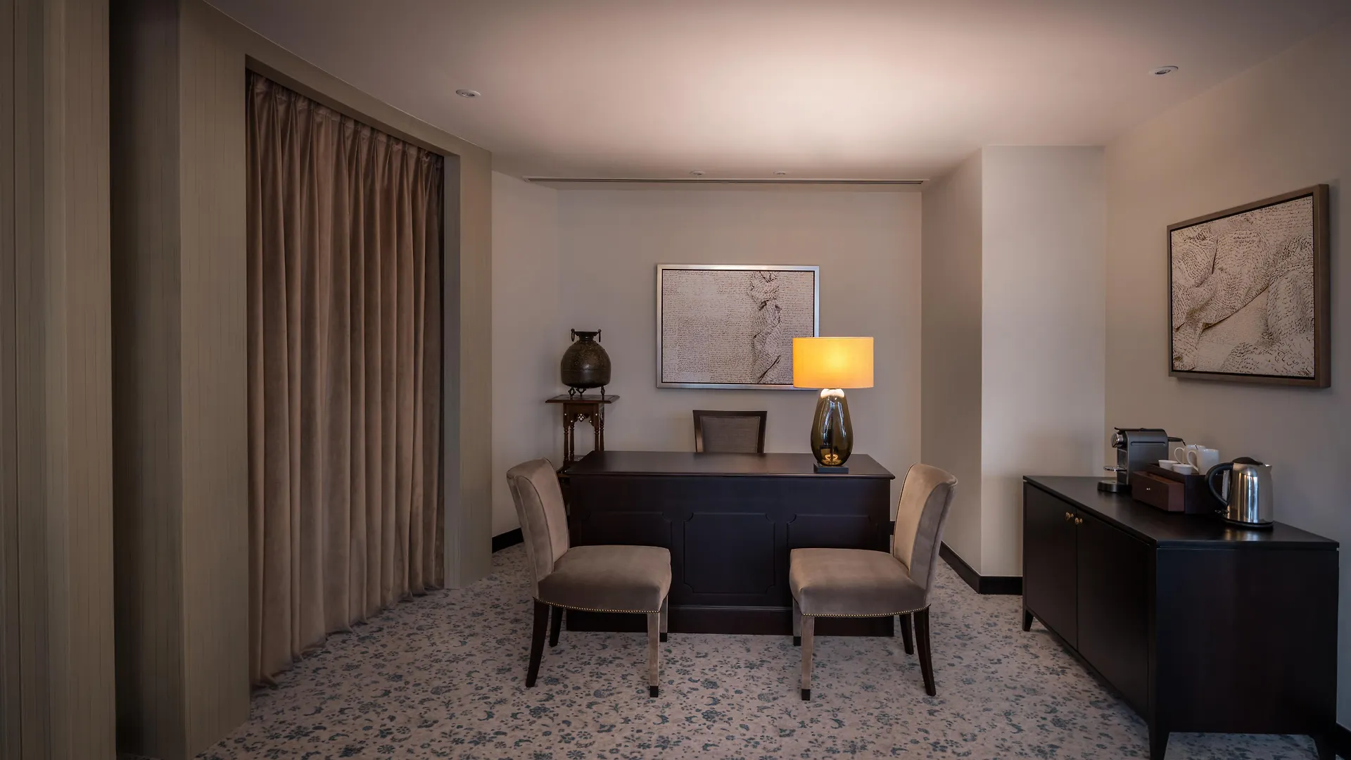 Palace Downtown Dubai 5*,